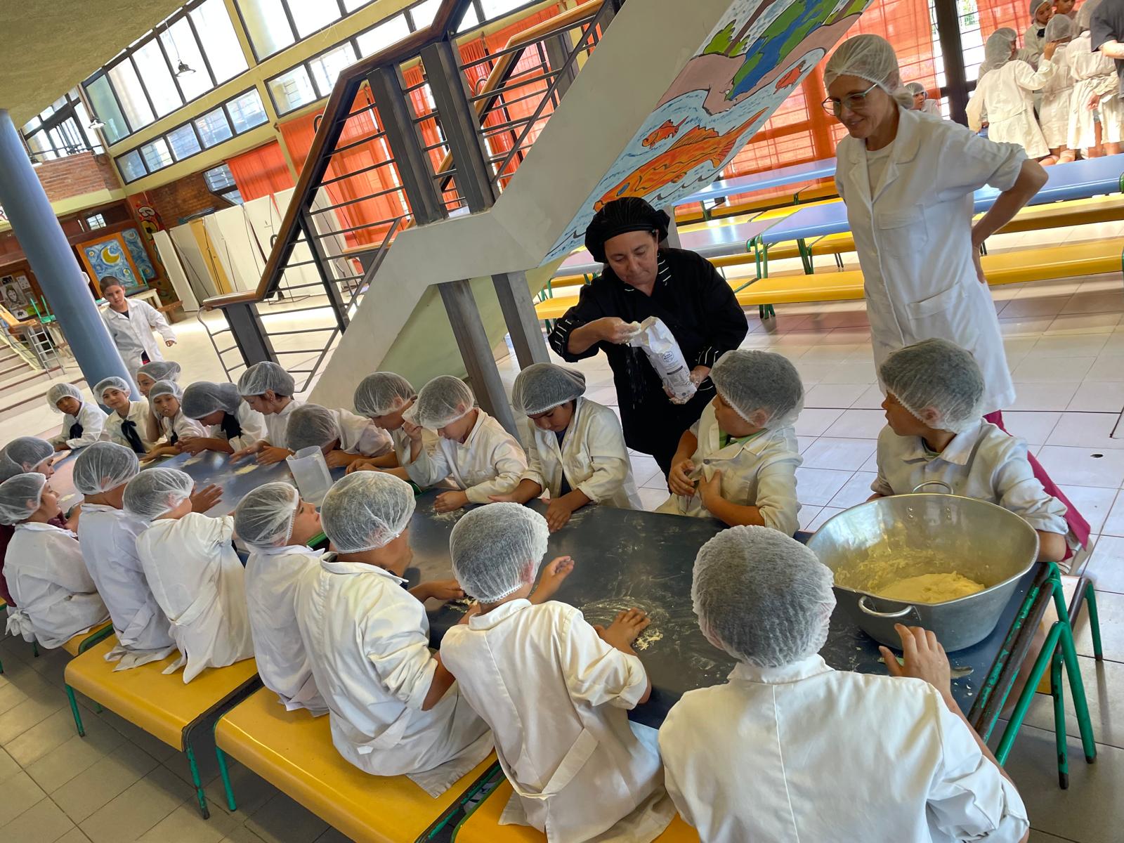 Proceso de elaboración de pan en la escuela